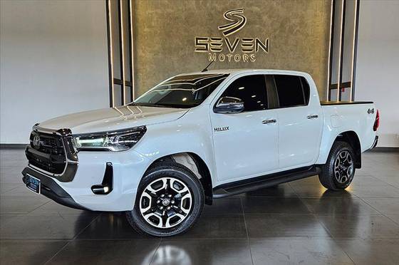 TOYOTA HILUX 2.8 D-4D TURBO DIESEL CD SRX 4X4 AUTOMÁTICO
